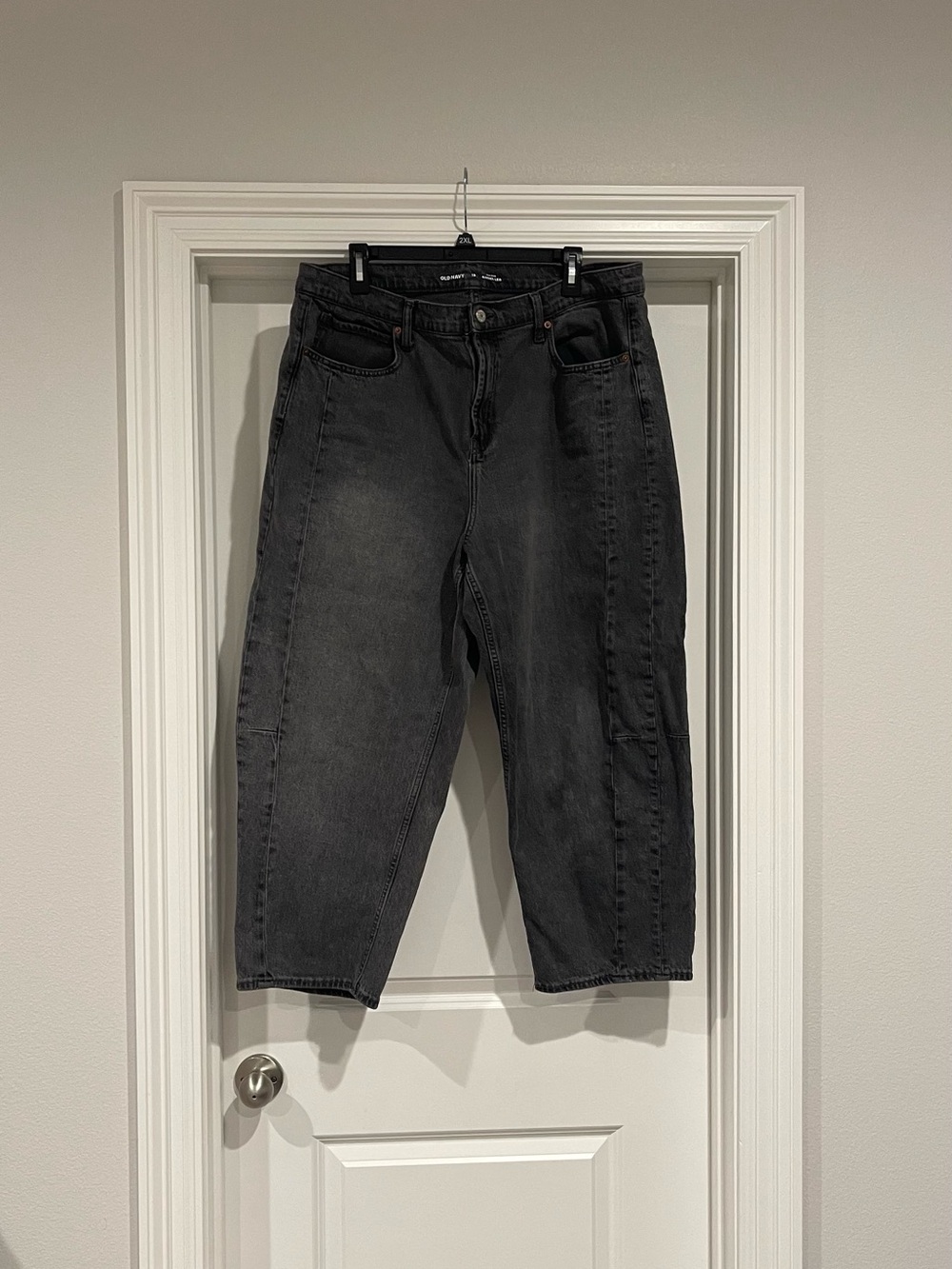 Old Navy Women's Black Barrel Jeans
